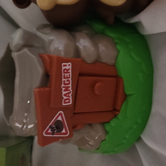 Goliath, Beware of the bear game. - Picture 7 of 12